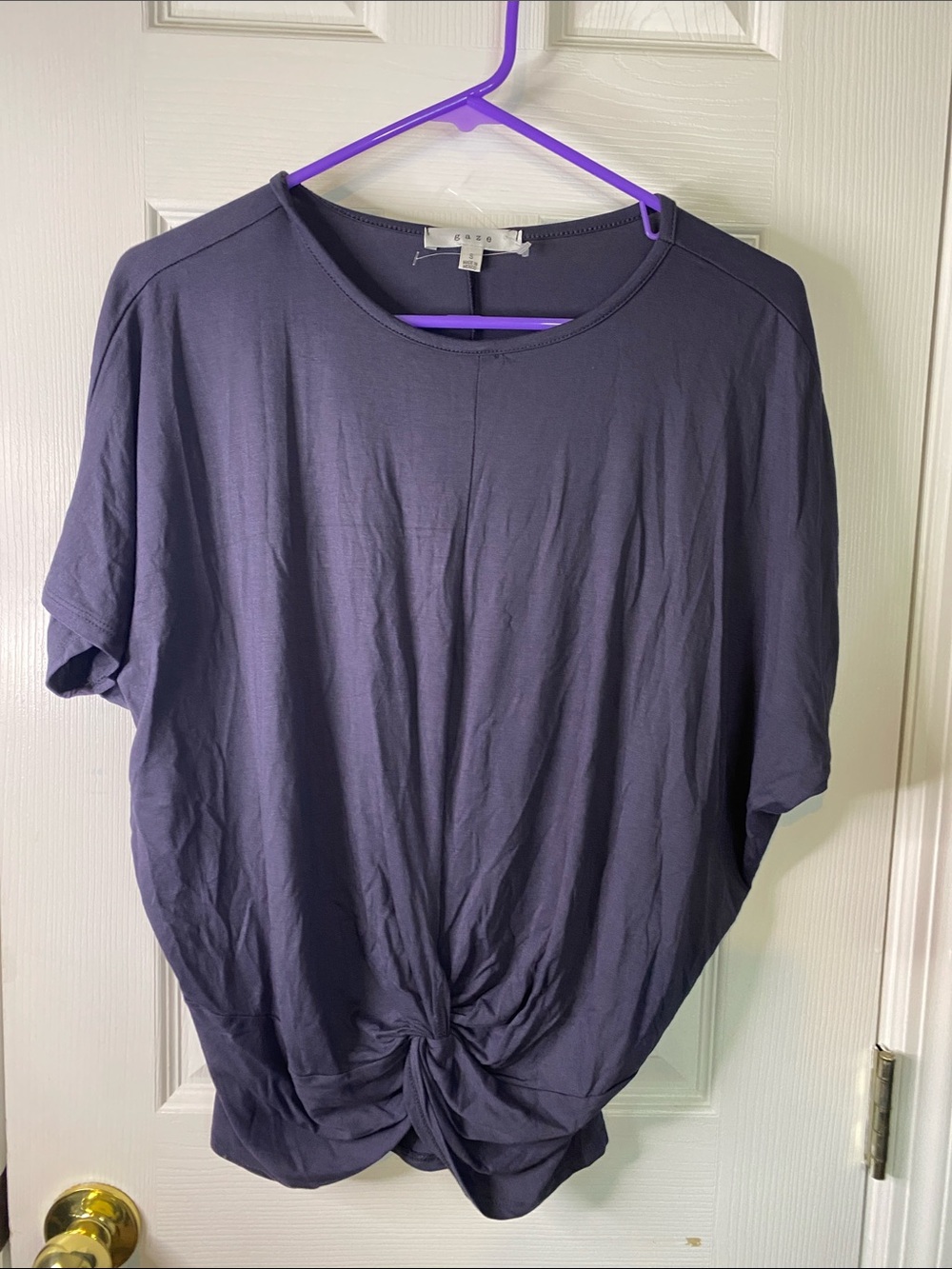 gaze Short Sleeve Knot-Front Tee in Deep  Gray Size Small.